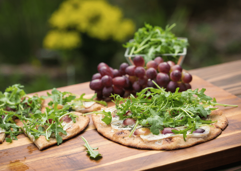 grilled_flatbread_Brie_Grapes_Arugula