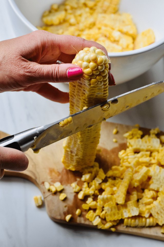 removing_corn_from_a_Cob