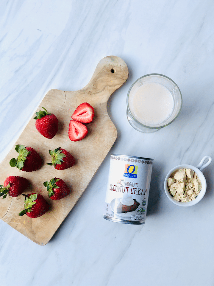 healthy_Strawberry_Smoothie_Ingredients